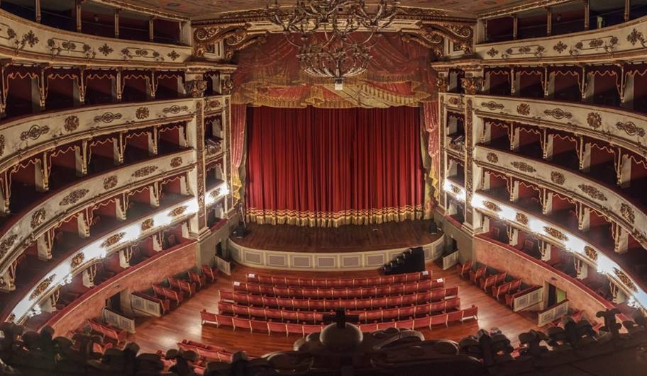 Casale Monferrato: dal 15 ottobre riapre il sipario del Municipale per la stagione teatrale 2022 / 2023