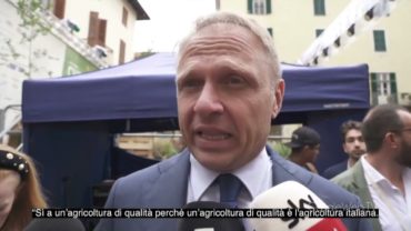 Il ministro Lollobrigida e il presidente Cirio alla vendemmia della scuola enologica di Alba