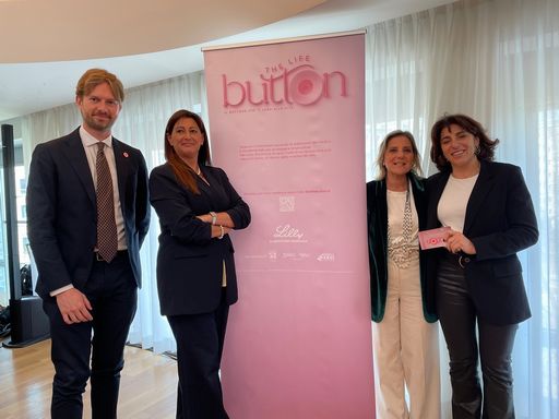 Tumore seno, un bottone-monito per non abbandonare le terapie