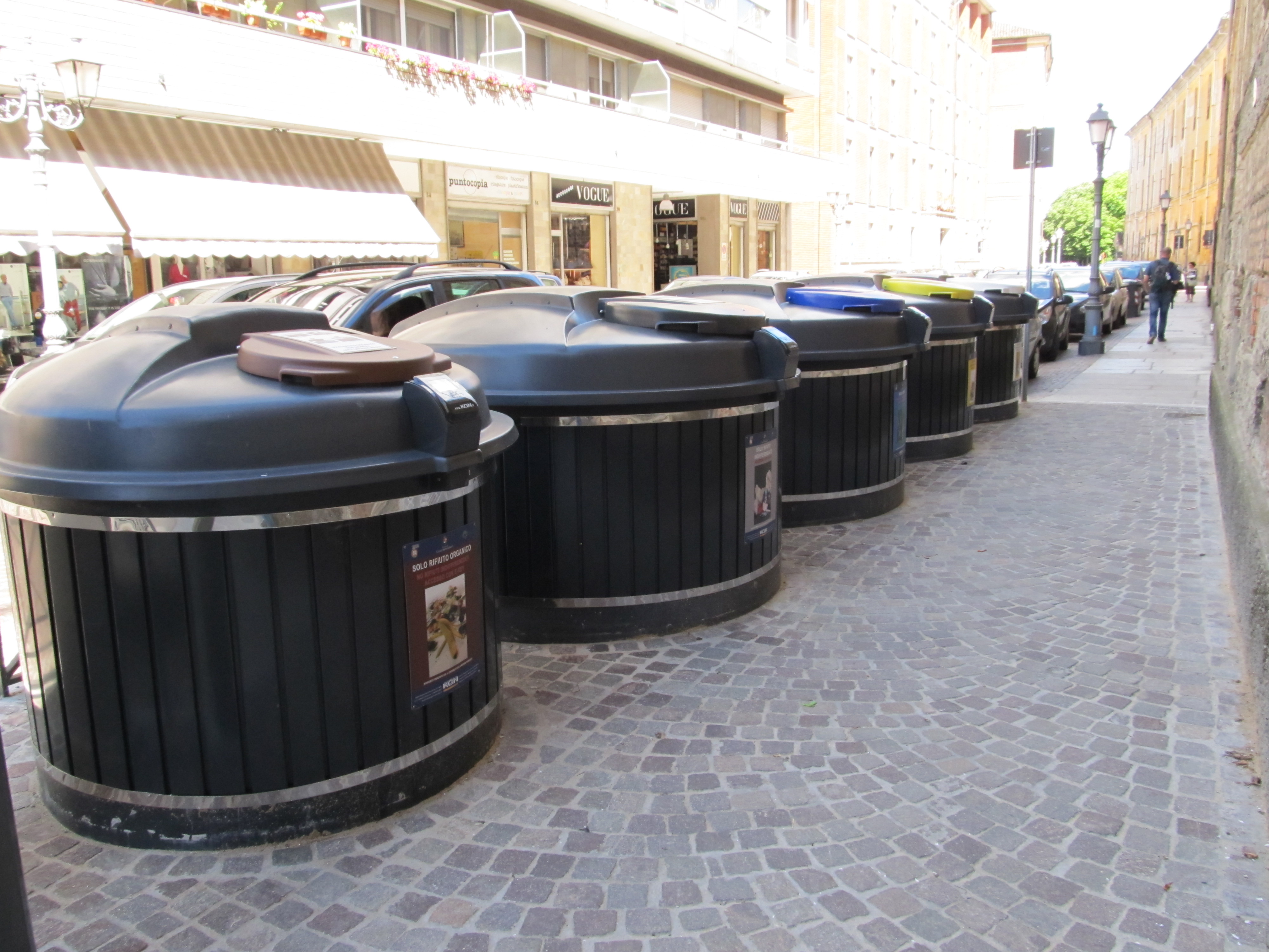 Casale Monferrato: proseguono i lavori di rinnovamento delle isole ecologiche.